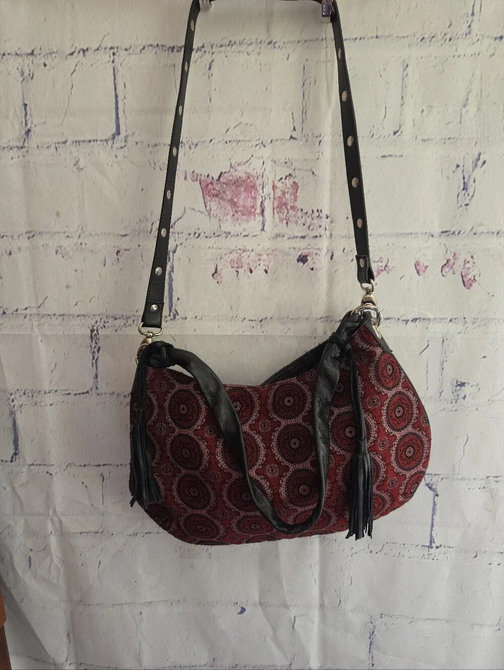 Doncaster Vintage Tapestry Medallion Shoulder Bag M/L Snap Closure Tassel Accent
